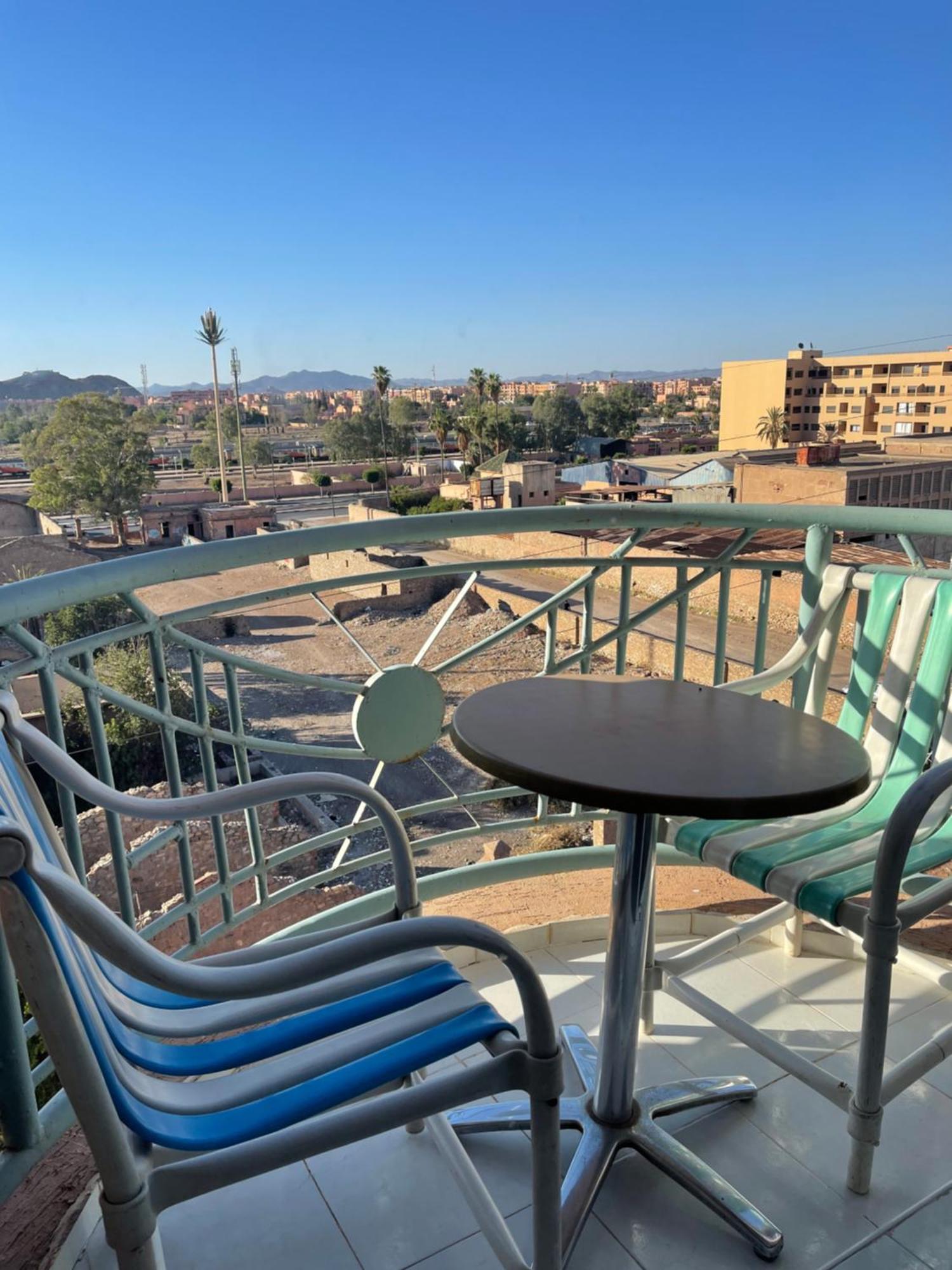 30 Au 5 Eme Etage Avec Balcon Appartement *